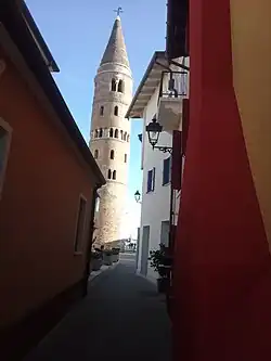 Centro storico - Calle dei vescovi Tomba
