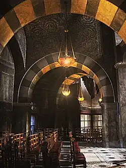 Livello I - Grandi archi visti dal deambulatorio