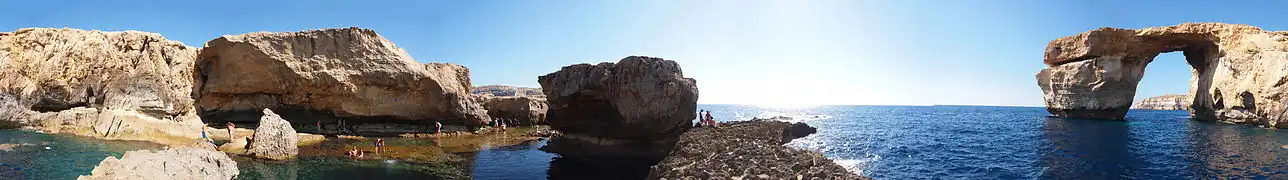 La Finestra Azzurra di Gozo, nell'arcipelago di Malta, appare nella battaglia contro il Kraken.