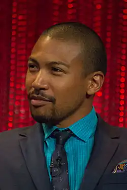 Charles Michael Davis interpreta Blair Williams