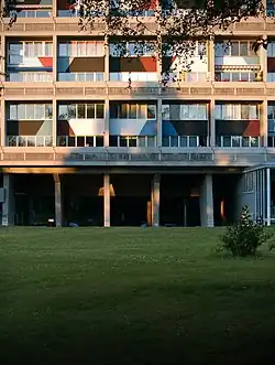 L'Unité d'Habitation Corbusierhaus di Charlottenburg-Wilmersdorf, a Berlino, realizzata da Le Corbusier