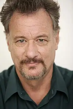 John de Lancie, interprete di Q