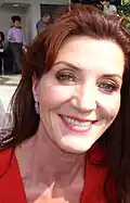Michelle Fairley interpreta Ava Hessington