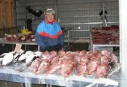 Una bancarella di frutti di mare al mercato umido di Kalaaliaraq
