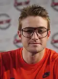 Robert Buckley interpreta Clayton "Clay" Evans