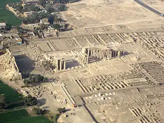Veduta aerea delle rovine del Ramesseum, nella Necropoli di Tebe.