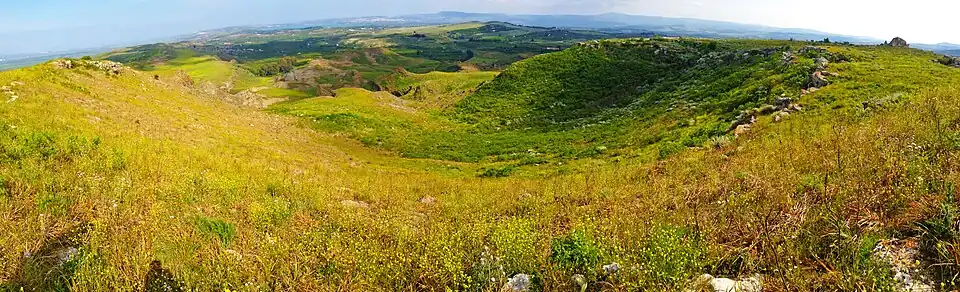Antico cratere sul monte San Basilio, Lentini