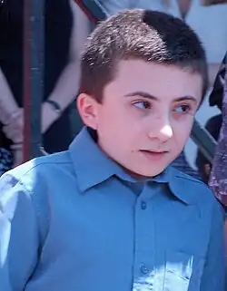 Atticus Shaffer interpreta Brick Heck