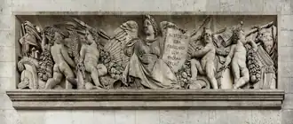 Attributi della vittoria del pilastro nord.