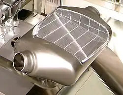 Filtro antiparticolato installato sul motore di un autoveicolo (Nissan M9R)