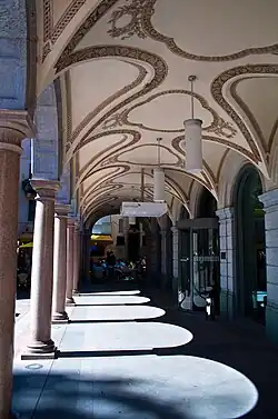 I portici di via Nassa