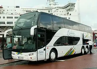 Un analogo modello di pullman granturismo a due piani prodotto dalla Scania