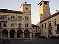 Palazzo dei Rettori e Palazzo dei Vescovi-Conti con le rispettive torri.