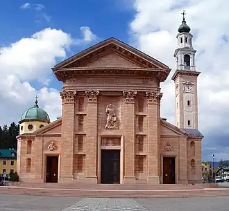 La chiesa parrocchiale di San Matteo apostolo ed evangelista in Asiago, riedificata nella prima metà del Novecento[32]