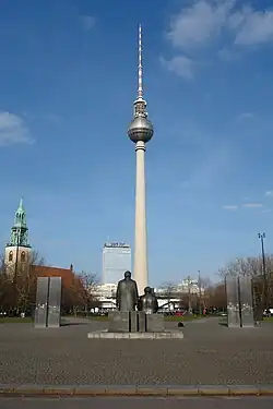 La Fernsehturm (torre della televisione)