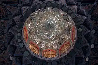 Soffitto di un interno di Hasht Behesht.