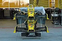 Le alette d'estremità sono usate anche per l'aerodinamica delle auto da corsa, ma il nome appropriato sarebbe paretine antiscorrimento. Qui dei musetti della Jordan di Formula 1.