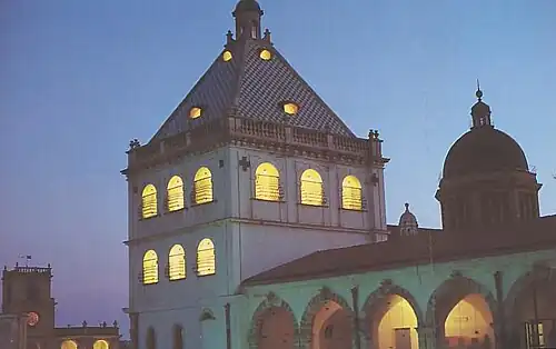 Il complesso monumentale San Pietro, di notte