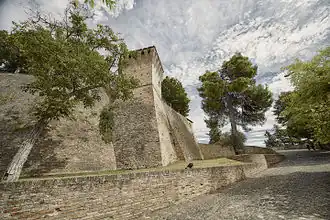 Strada che porta all'entrata del castello