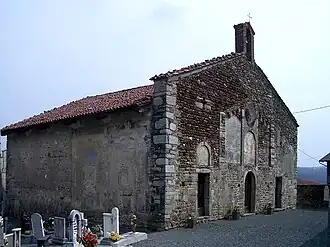 La facciata della pieve romanica di Santa Maria Assunta
