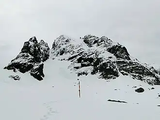 Il Pizzo Recastello ed i Corni Neri visti da Nord, dalla valle del Trobio