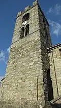 Il campanile, ex torre di difesa medievale