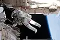L'astronauta Feustel durante la terza passeggiata spaziale