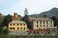 La Villa Serra di Comago vista dal torrente Secca