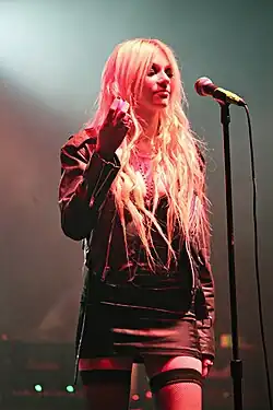 Momsen durante il Warped Tour nel 2010