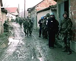 Soldati americani in perlustrazione a Mitrovica