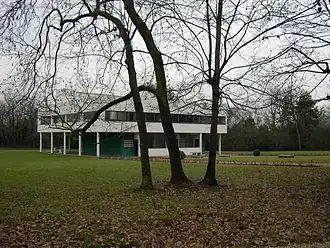 Villa Savoye: si osserva l'assenza di una facciata principale