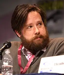 Zak Orth interpreta Bill Boerg.