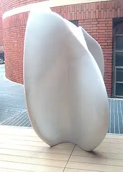 Il vaso Flow, per Serralunga (modello Flow L altezza 200&nbsp;cm)