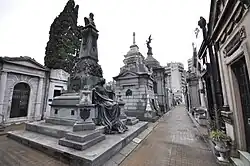 Una delle strade del cimitero