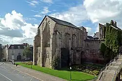 La collegiale di Saint-Pierre-la-Cour.