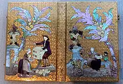 Legatura di lusso o "a tesoro" in stile rococò secolare per un libro, realizzata con tecniche derivate dalla realizzazione di scatole, fatta in oro, madreperla e pietra dura. Berlino, 1750-1760. A quell'epoca, legature così sontuose erano inusuali.