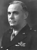 Il generale Oliver P. Echols, responsabile durante la seconda guerra mondiale della produzione e assegnazione dei bombardieri pesanti