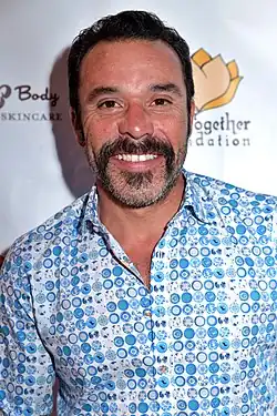 Michael Irby interpreta Obispo "Bishop" Losa