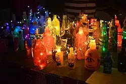 Esempio di packaging usati come lanterne