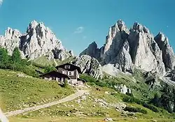 Il rifugio Città di Carpi, nei Cadini di Misurina.