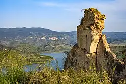 Il lago Angitola visto dalla Rocca Niceforo o Rocca Angitola.