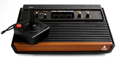 Atari 2600 (1977) (Montava la versione depotenziata MOS 6507)