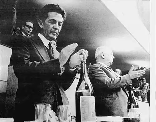 Berlinguer al XIII congresso del partito a Milano (1972)
