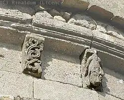 Modiglioni della chiesa di Carsac-de-Gurson (Dordogna)