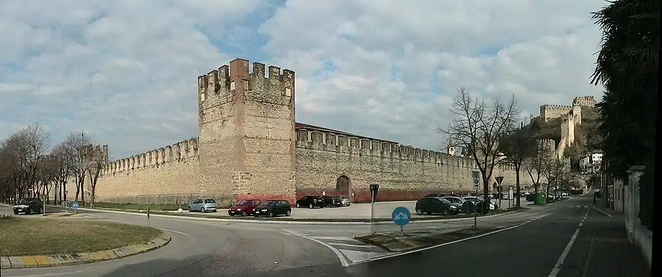 La cinta muraria e castello