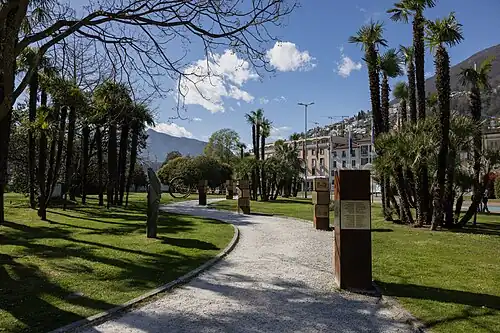La Walk of Fame di Locarno raccoglie le impronte di alcuni dei grandi musicisti che sono passati da Locarno in occasione del festival musicale Moon and Stars.