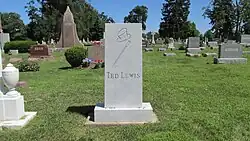 Lapide di Ted Lewis al Forest Cemetery di Circleville, Ohio.