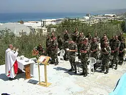 Soldati francesi dell'UNIFIL partecipano a una messa cattolica in Libano.