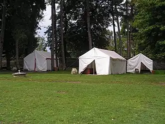 Ricostruzione storica di alcune tende di alloggiamento presso il parco archeologico di Carnuntum